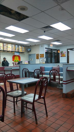 Mexican Restaurant «Taco Bell», reviews and photos, 2610 Battleground Ave, Greensboro, NC 27408, USA