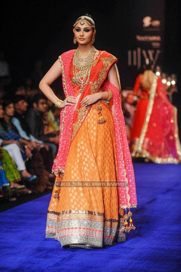 A model walks the ramp for Golecha Jewels on Day 3 of India International Jewellery Week (IIJW), 2014, held at Grand Hyatt, in Mumbai.<br /> 