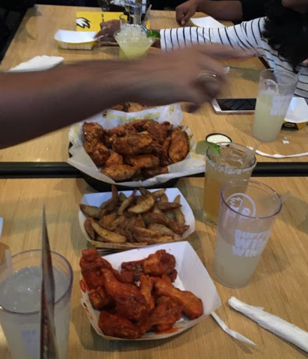 Chicken Wings Restaurant «Buffalo Wild Wings», reviews and photos, 6629 San Dario Ave, Laredo, TX 78041, USA