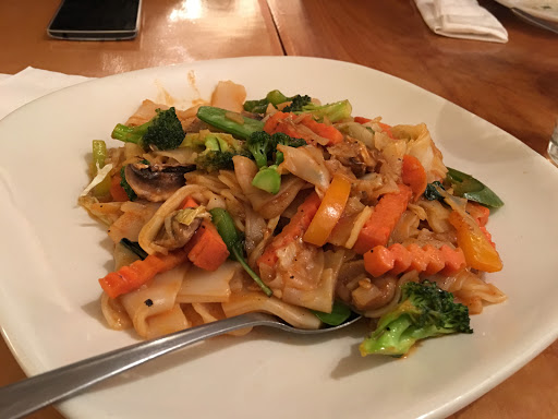 Thai Restaurant «Cilantro Thai Kitchen», reviews and photos, 1509 W Devon Ave, Chicago, IL 60660, USA