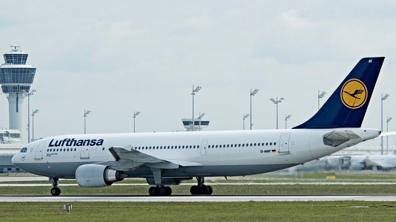 Lufthansa Airbus A300-600 Taxiing - AERONEF.NET