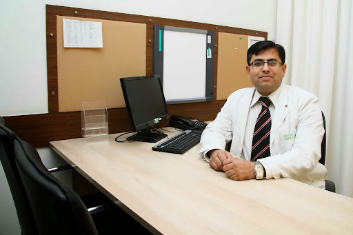 Dr. Punit Kumar Jain . Senior Orthopaedic Joint Replacement Surgeon, BJ-68, West Shalimar Bagh, Near Gate No 1 Jaspal Kair School, New Delhi, Delhi 110088, India, Orthopaedic_surgeon, state DL