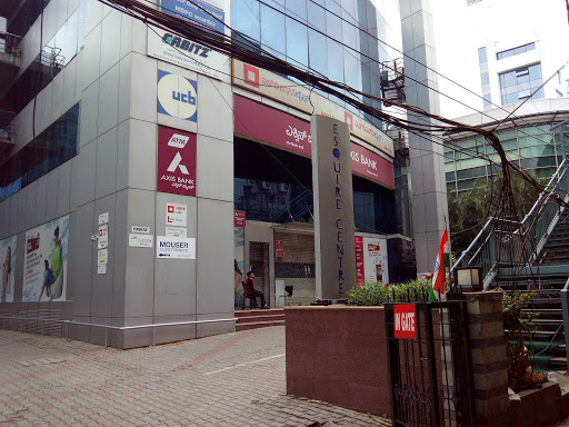 Axis Bank, 9, Esquire Center, Near State Bank Of India, Mahatma Gandhi Road, Bengaluru, Karnataka 560001, India, Private_Sector_Bank, state KA