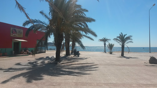 Algés beach