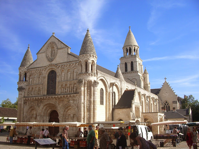 Fin de semana largo en el Valle del Loira - Blogs de Francia - Sábado, 9 de octubre. Angulema, Poitiers y Tours (7)