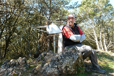 Atalaya mendiaren gailurra 907 m. -- 2013ko apirilaren 15ean Atalaya mendiaren gailurra 907 m. -- 2013ko apirilaren 15ean