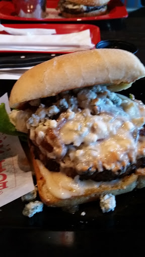 Hamburger Restaurant «Red Robin Gourmet Burgers», reviews and photos, 921 Norland Ave, Chambersburg, PA 17201, USA