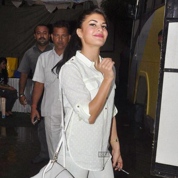 Jacqueline Fernandez snapped at Bandra in Mumbai, on July 28, 2014.(Pic: Viral Bhayani)