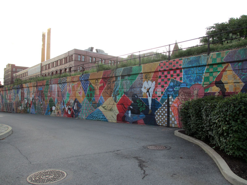 Wide angle view of mural from the right side looking east.