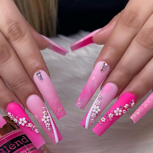 Nails Lux logo