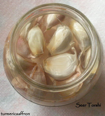 Iranian Pickled Garlic