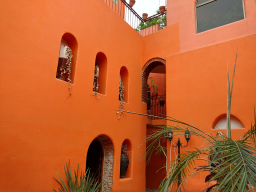 Suites Altamira, Blas Escontria 355, Tequisquiapan, 78250 San Luis, S.L.P., México, Alojamiento en interiores | SLP