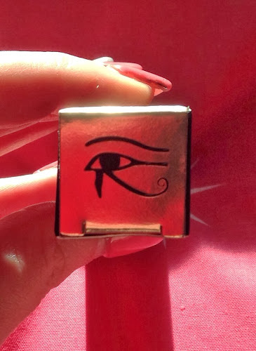 A picture of the box of Eye of Horus Mascara
