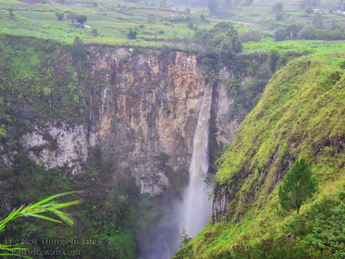 Download this The Highest Waterfall Indonesia Sipisopiso picture