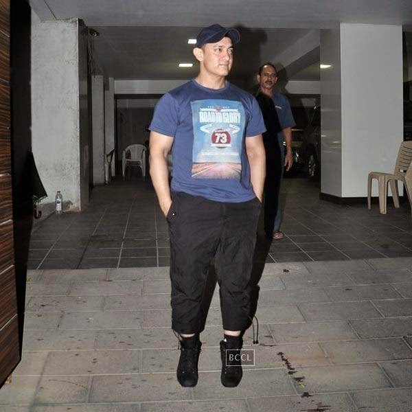 Aamir Khan snapped outside his residence in Mumbai, on July 20, 2014.(Pic: Viral Bhayani)