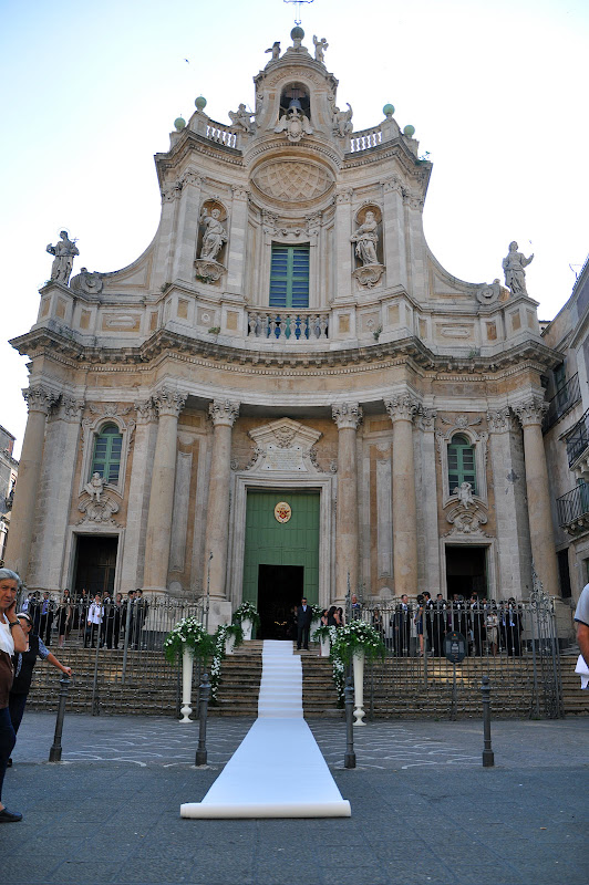 Свадебная церемония в церкви в Катании