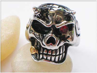cincin tengkorak romancouple