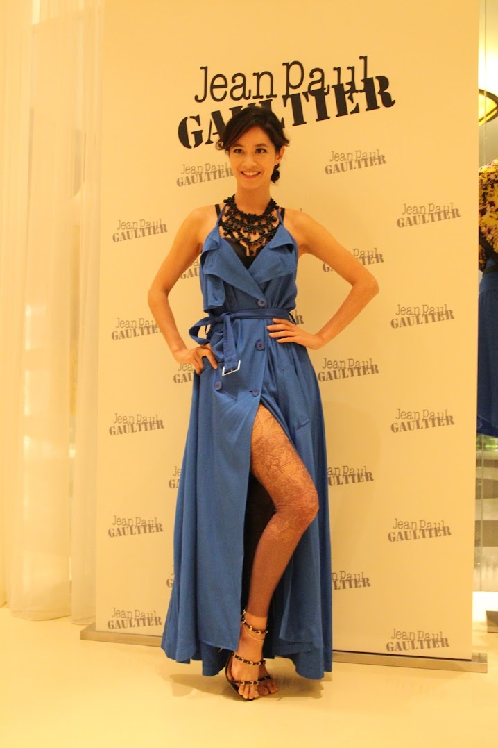 ＊BELLAVITA 2013春夏聯合新品發表會：Janet 一襲低胸寶藍洋裝「漫步春天」 1