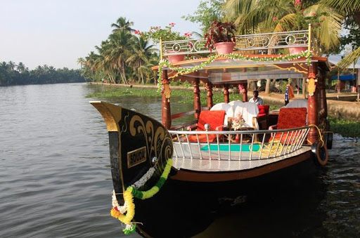 Shikara Boat Alleppey, Rs.400/- Only, Call 9447197223, Poonthoppu Marys School, Ward Rd, Chungam, Alappuzha, Kerala 688006, India, Boat_Tour_Agency, state KL