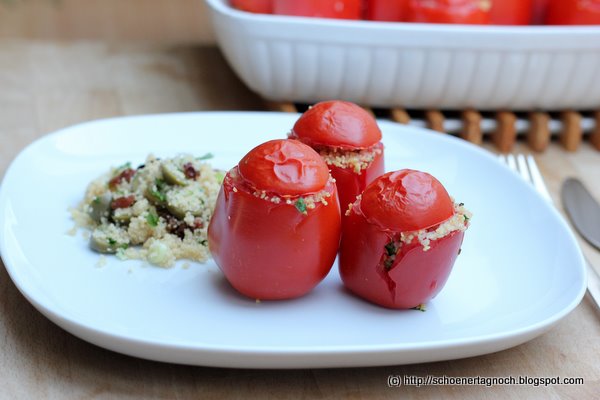 Nachgekocht: Mit Couscous gefüllte Tomaten aus dem Ofen - Schöner Tag noch!