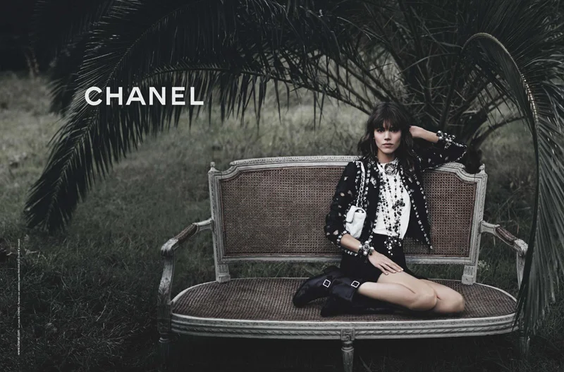 Karl Lagerfeld creates an elegant and fun Spring / Summer 2011 Ad Campaign