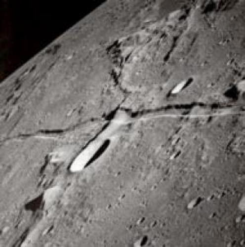 Scientists Look For Aliens On The Moon