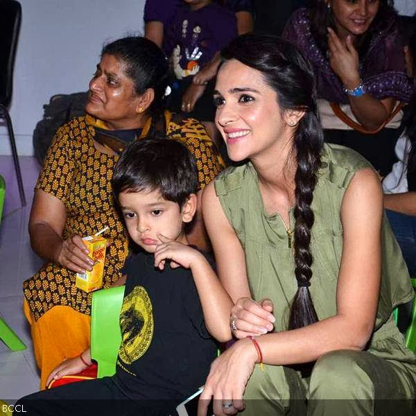 Tara Sharma with son at Smaaash's Hoopla Zone, in Mumbai, on February 10, 2014. (Pic: Viral Bhayani) Tara Sharma with son at Smaaash's Hoopla Zone, in Mumbai, on February 10, 2014. (Pic: Viral Bhayani)