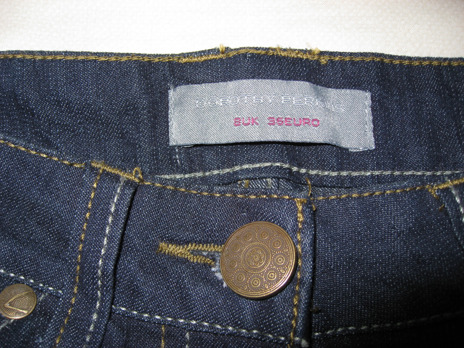 Biru Tiffany: Crop Petite Jeans