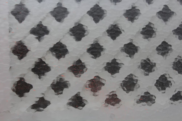 the texture you get from putting a textured glass window in front of a white lattice panel