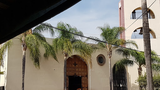 Parroquia de la Sagrada Familia, González Gallo 151, Centro, 47600 Tepatitlán de Morelos, Jal., México, Iglesia católica | JAL