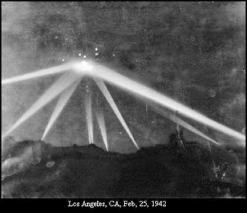 Battle Of Los Angeles 1942 Us Army Fired Thousands Of Shells At Ufo No Damage