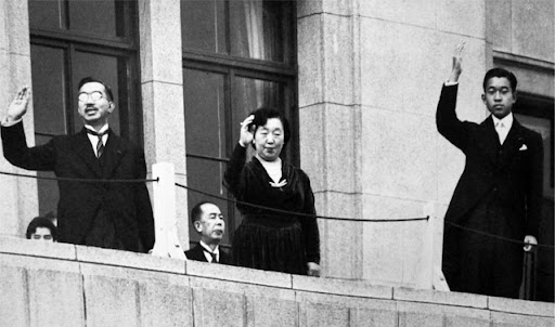 CASA IMPERIAL DE JAPÓN - Página 15 Crown_Prince_Akihito1952-11-10