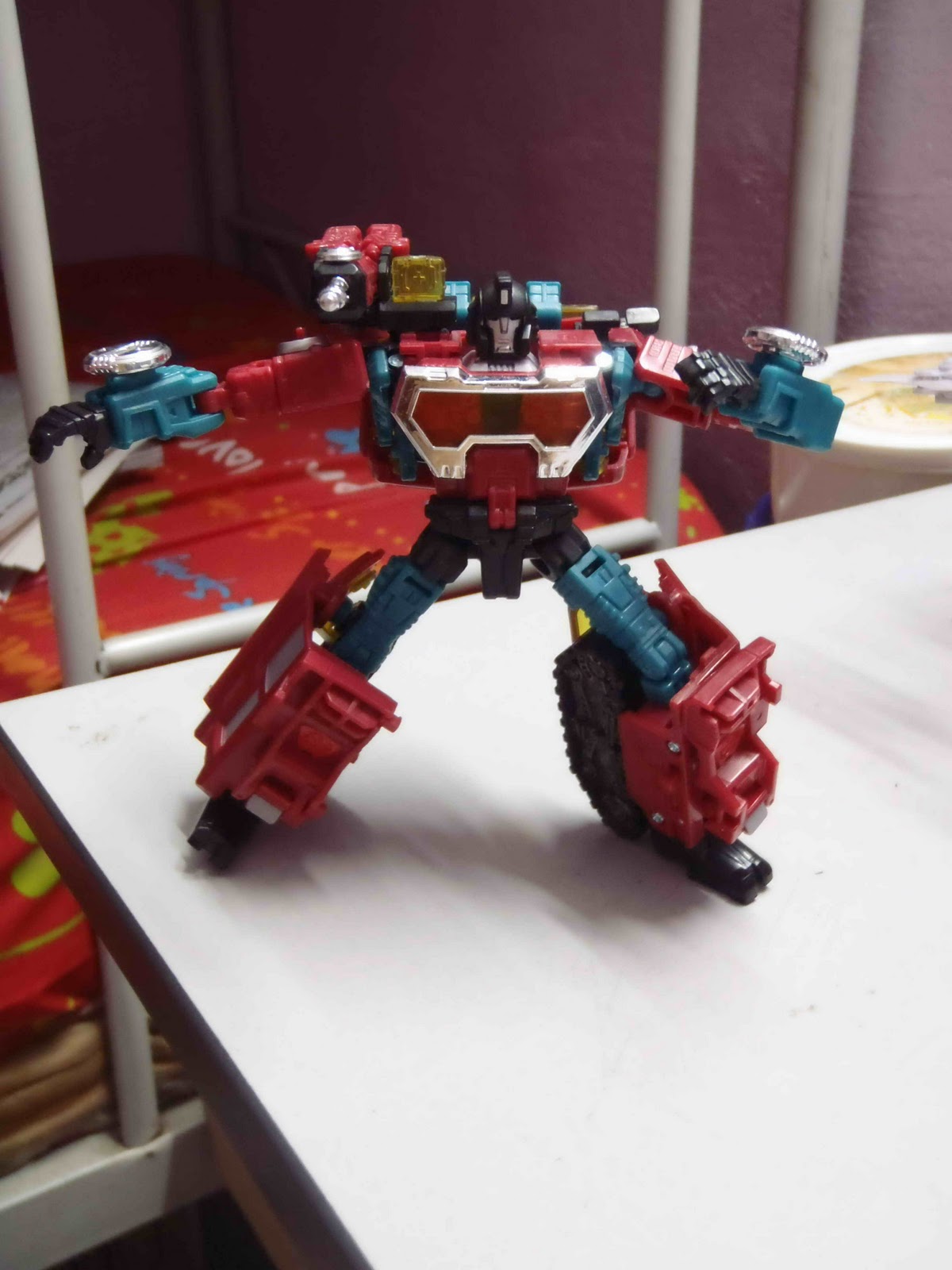 New Cybertron Transformers Review Reveal the Shield Perceptor