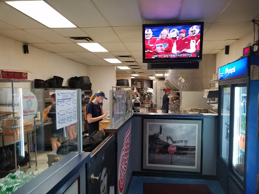 Pizza Restaurant «Sportsmans Pizzeria», reviews and photos, 2425 Fort St, Wyandotte, MI 48192, USA