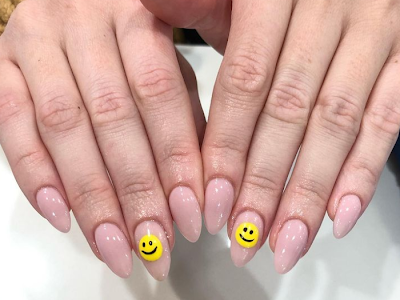 選択した画像 pink and white smiley face nails 219456