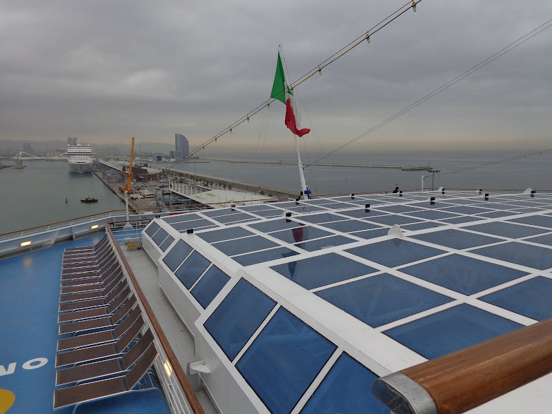 А включите-ка мне усилители качки! А подайте-ка белых пиджаков. Costa Paсifica февраль 13г