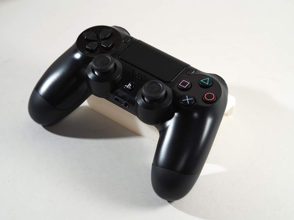 PS4 コントローラー