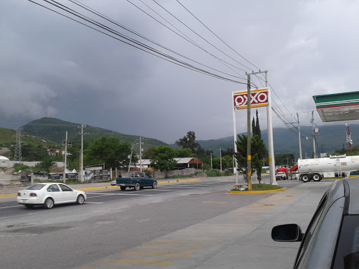 Gasolinera PEMEX ES 9418, Carretera Chilpo Acapulco Km. 10.200, Tramo Chilpancingo, 39105 Petaquillas, Gro., México, Servicios | GRO