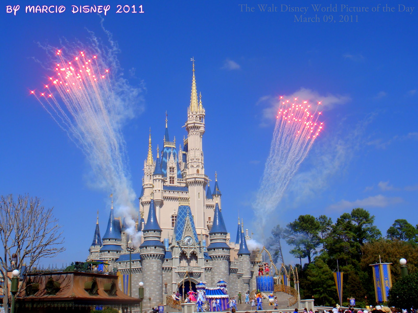 Cinderella+Castle+-+Fireworks+During+the