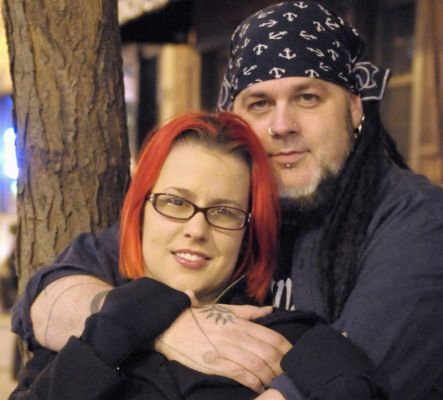 Koleksion me çudira! - Faqe 15 Faith_kroll_25_and_fiance_jim_