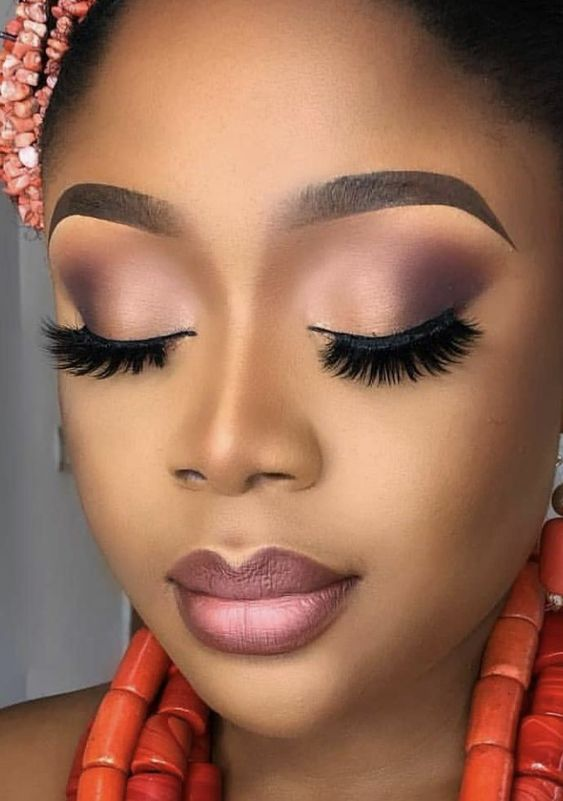 Full view of a lady rocking the beautiful soft eye shadow look