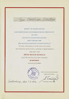 0013 Becker Bronze Oorkonden