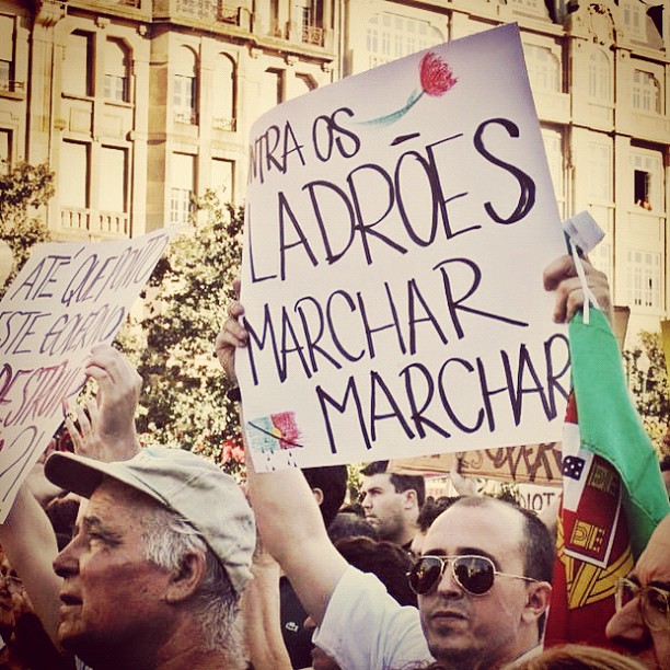 Melhores cartazes das Manifestações de 15 de Setembro de 2012 contra a austeridade de Passos Coelho