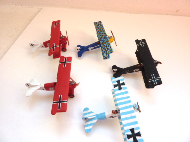 Montage Fokker DVII : Valom, Redeagle miniatures et Reviresco  P1070609