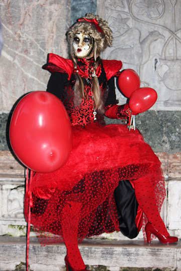 Лица, маски, дожди и метели