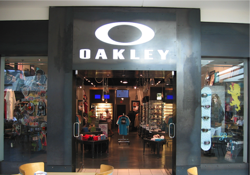 Oakley Store, Miami — N Kendall Dr, telefon (305) 665-7002, öppettider
