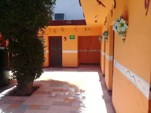 Hotel La Estación, Niños Heroes y Blv. Mutualismo 161, Zona Centro, 26700 Sabinas, Coah., México, Alojamiento en interiores | COAH