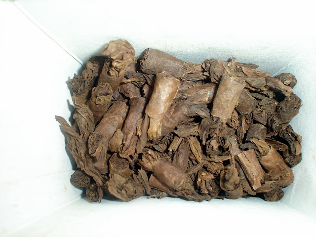 Les tabacs (à pipe )  à base de feuilles de cigares, qu'en pensez-vous ?  DSC00983