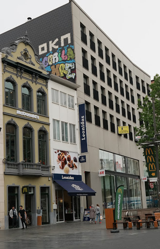 H & M