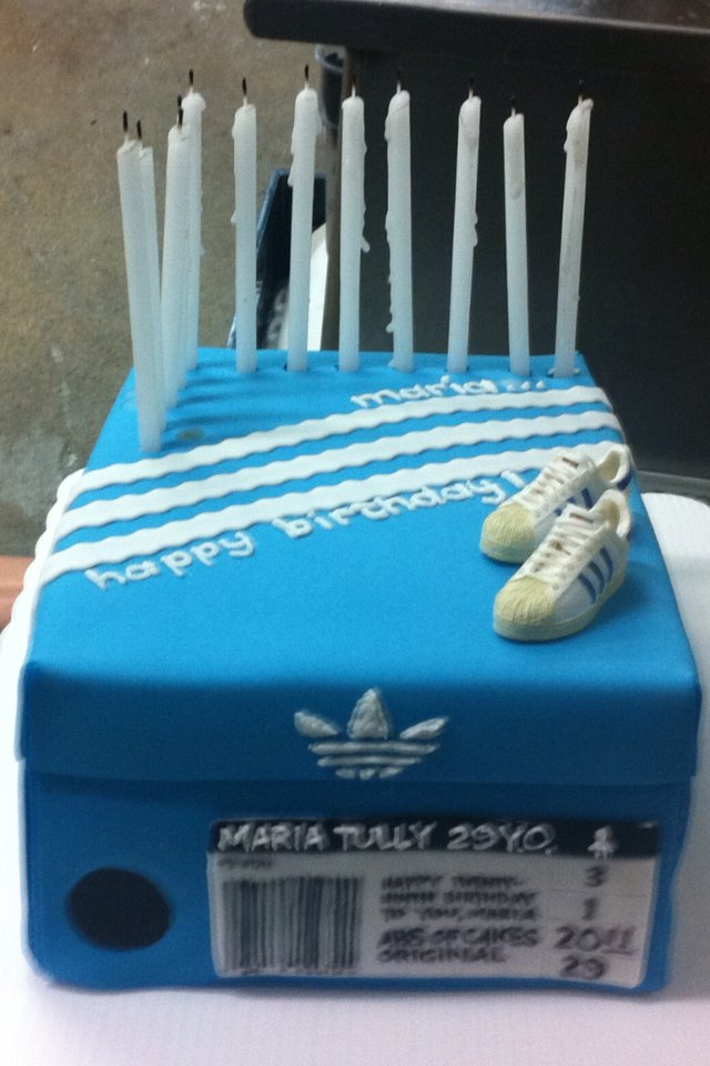 Abs of Cakes: Adidas Shoebox Cake